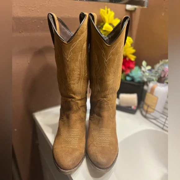 Women’s suede Brown Cowboy 🤠 Boots SIZE 8.5 - Picture 3 of 5